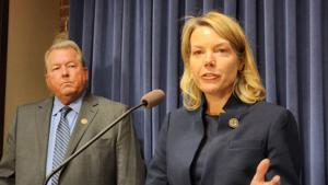 'Pro-taxpayer' law requires operators to clean up abandoned Illinois oil wells 'Pro-taxpayer' law requires operators to clean up abandoned Illinois oil wells