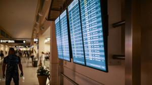 Upcoming mass flight cancellations worry U.S. air travelers