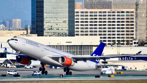 DHS threatens to halt customs processing at airports in sanctuary cities