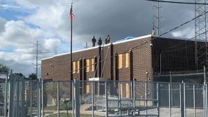 Illinois passes law to restrict new federal migrant detention centers