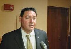 Illinois law mandates pharmacies to sell needles, sparking safety debate