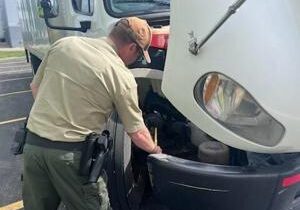 Illinois trucker warns foreign firms faking logs, dodging rules, risking safety