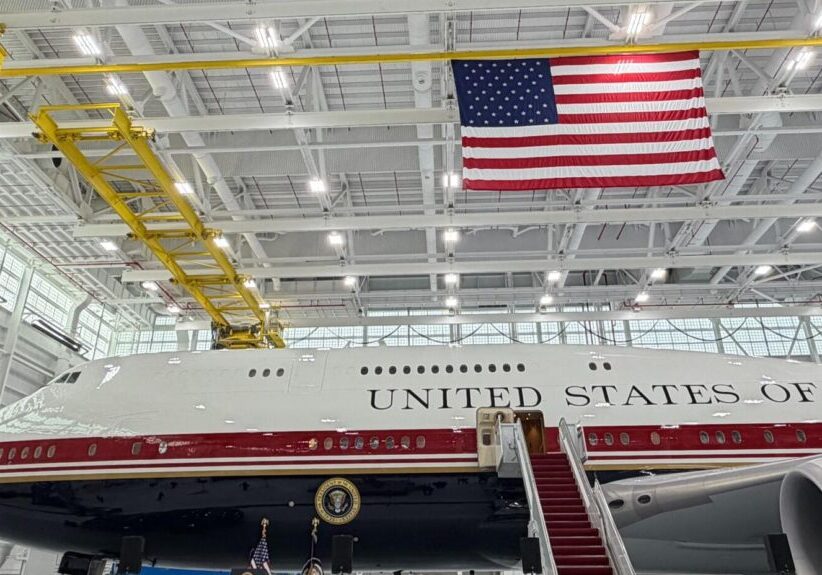 Trump shares look at Qatari aircraft for AF1